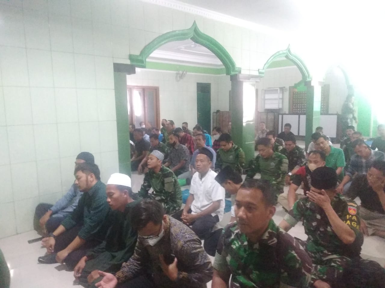 Tingkatkan Keimanan Dan Ketaqwaan, Personil Korem 073/Makutarama Laksanakan Sholat Jumat